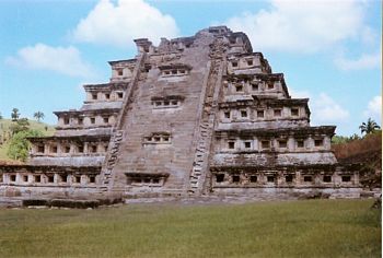 Pyrami of the Niches